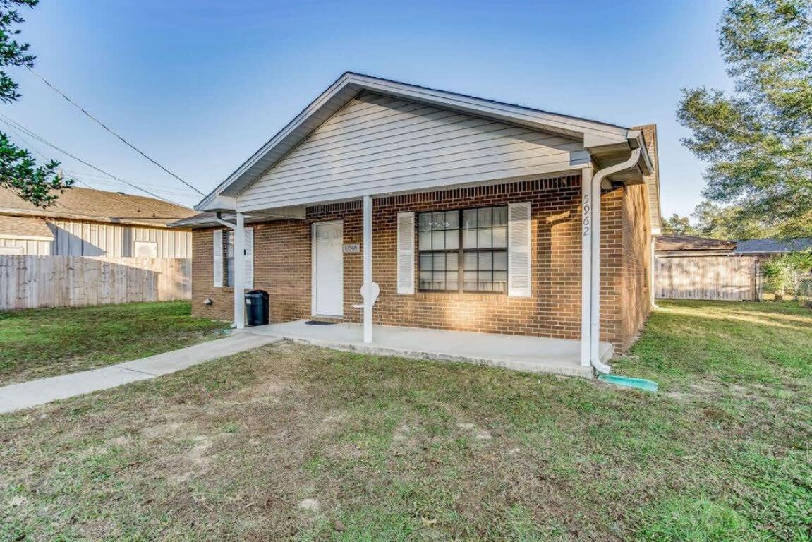 Brilliant In Bellview-Back Unit-- Mins To Nas Pensacola, Beach, Shopping 外观 照片